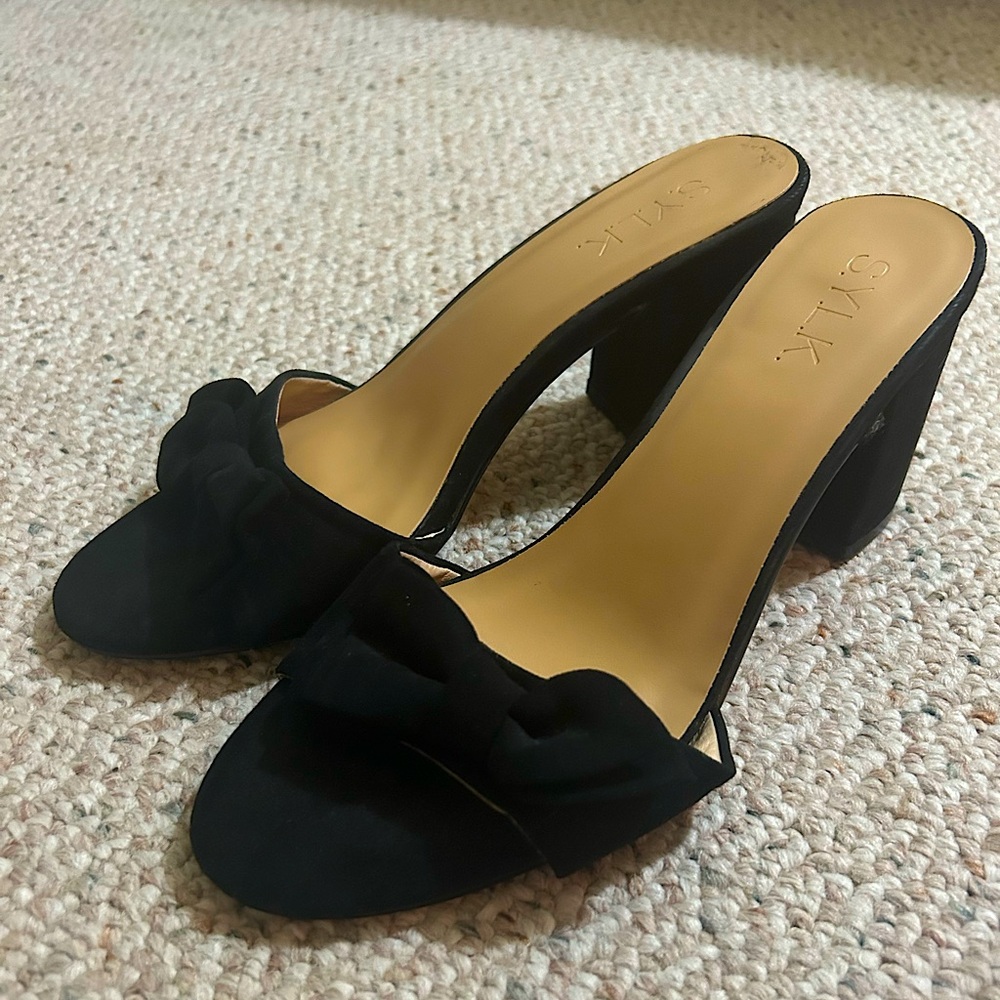 Black open toed pumps!